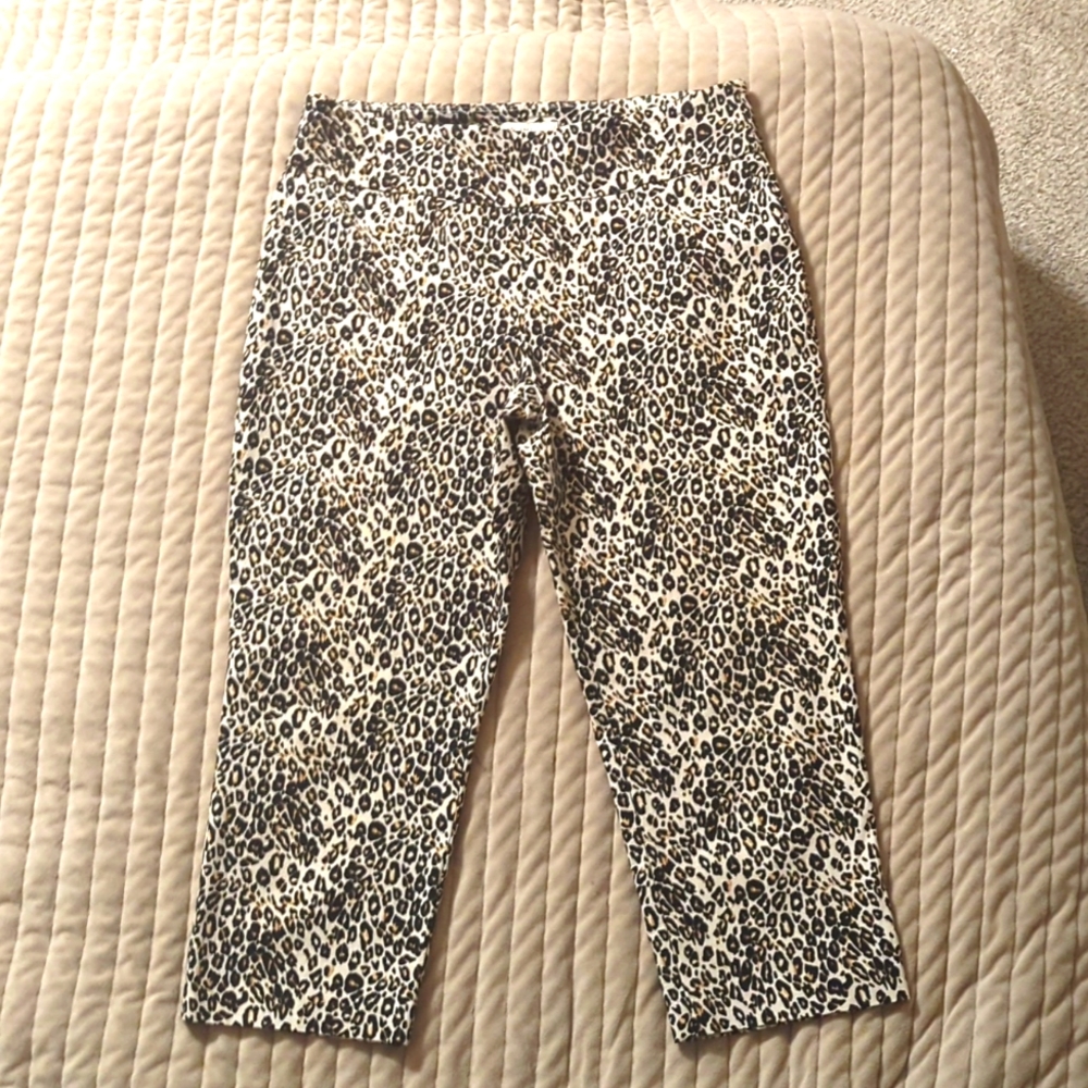 Ladies Contemporary Est 1946 Size 14 Capri Pant. Animal Print